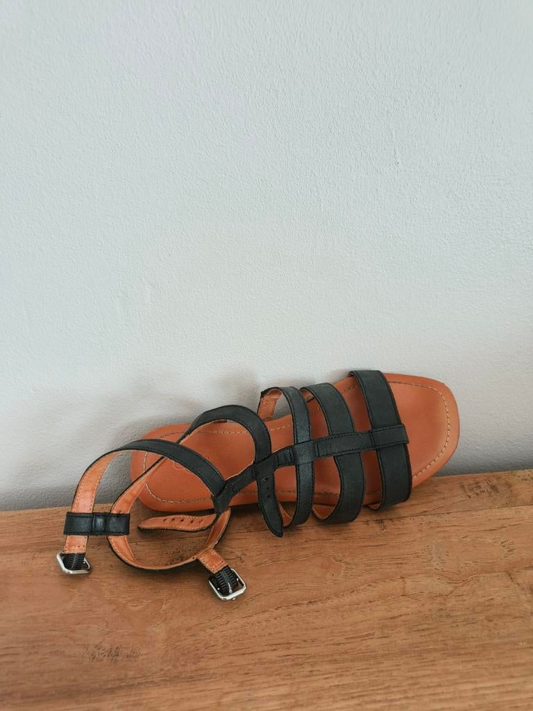 UGG lederen sandalen 37, Kleding | Dames, Ophalen of Verzenden, Zo goed als nieuw