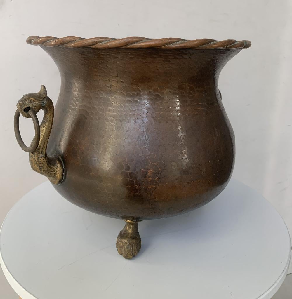 Vintage koperen cachepot op leeuwenpoten met leeuwenkoppen, Ophalen, Koper