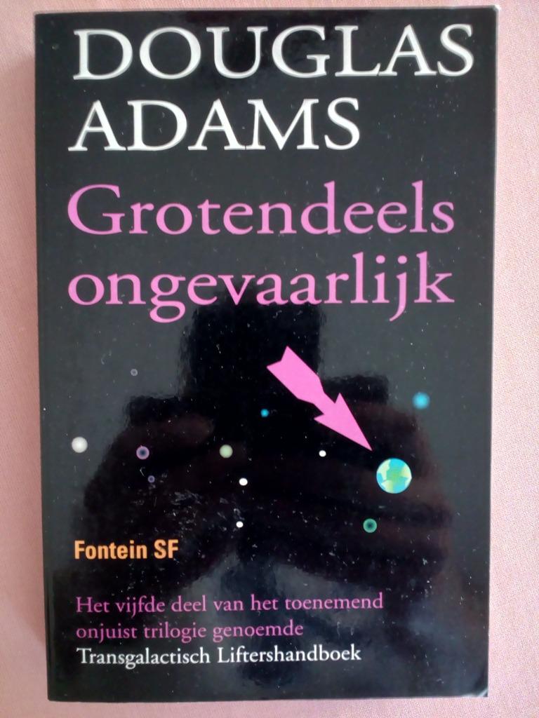 Grotendeels Ongevaarlijk - Douglas Adams, Boeken, Ophalen of Verzenden, Zo goed als nieuw, Douglas Adams, Europa overig