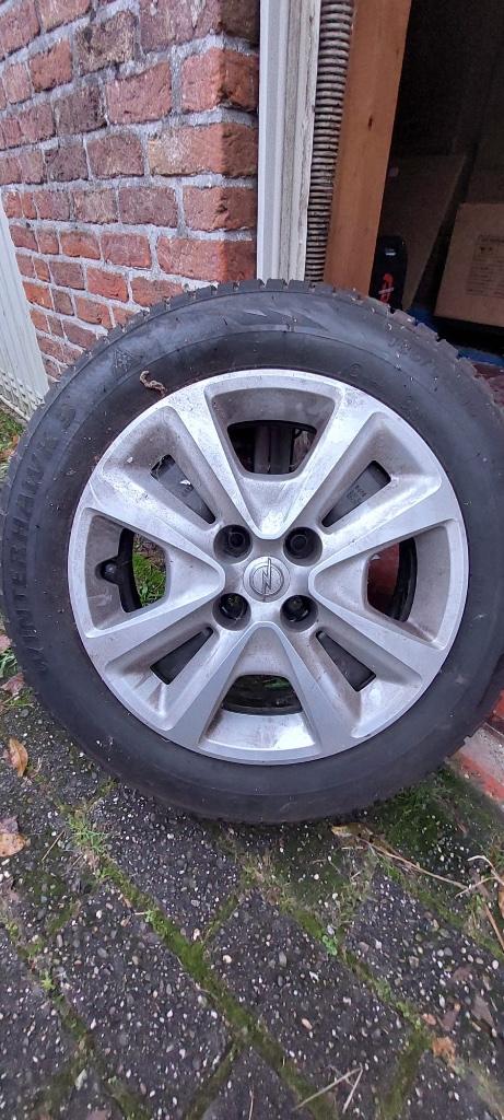 2 winterbanden Opel Corsa, Auto-onderdelen, Banden en Velgen, Ophalen, Winterbanden