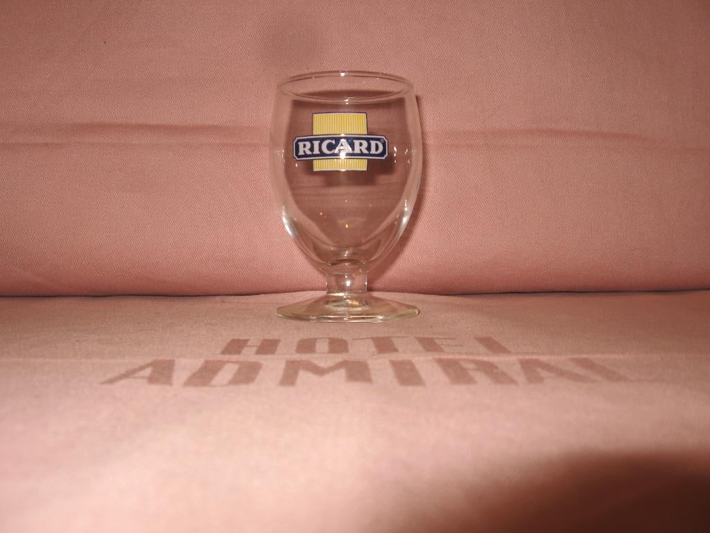 Petit verre ballon Ricard à rayures, sans..., Enlèvement ou Envoi, Comme neuf, Ustensile