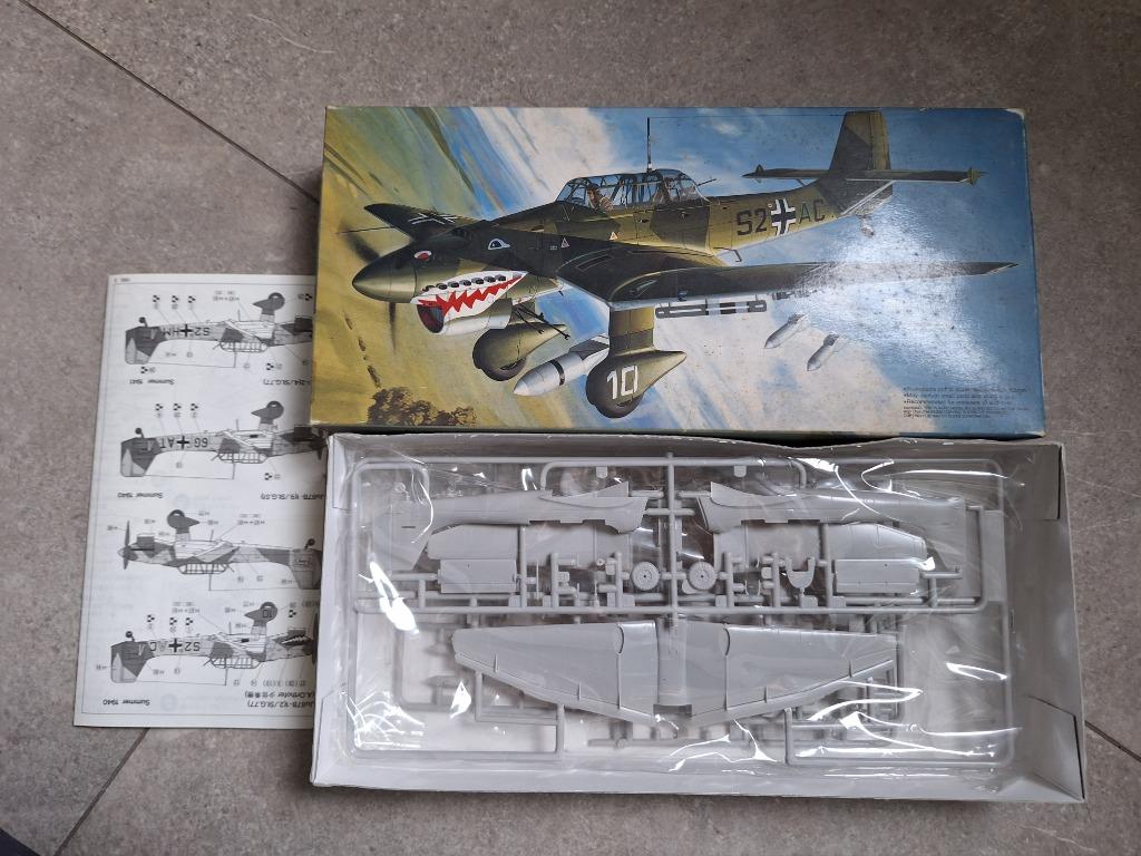 Fujimi Junkers Ju 87 B Stuka Shark Mouth, Ophalen