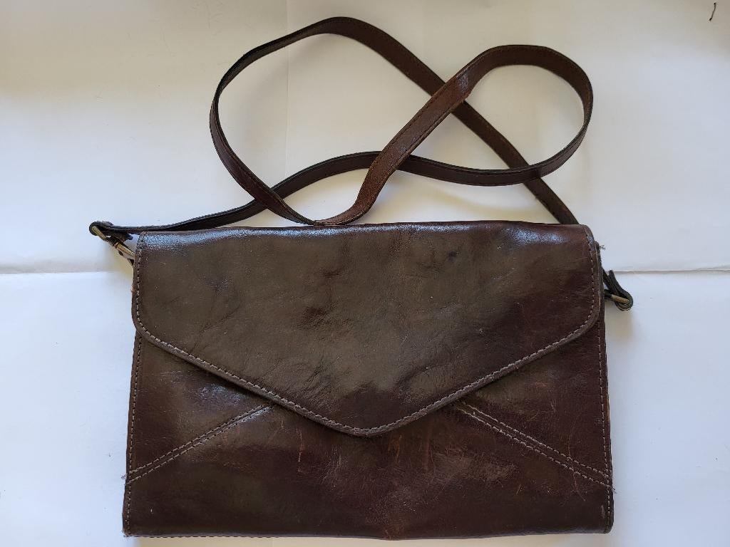 sac en cuir à bandoulière 25,5 x 17 cm, Enlèvement ou Envoi, Utilisé, Brun, Cuir