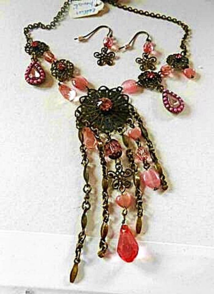 AVON : La parure : collier + boucles, Enlèvement ou Envoi, Neuf, Rose