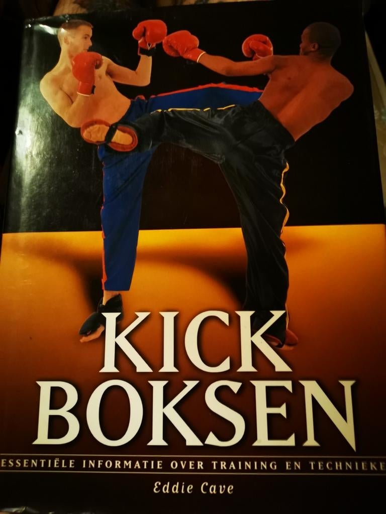 Kick boksen boek training en techniek, Gelezen, Eddie Cave, Vechtsport, Ophalen of Verzenden