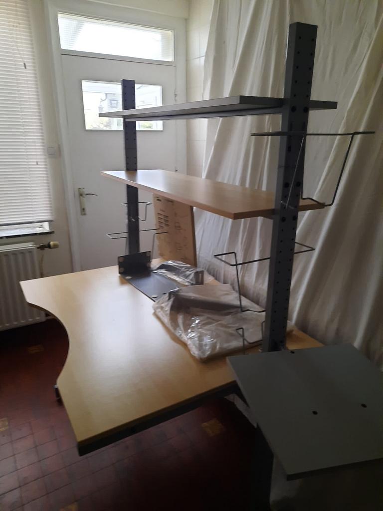 Bureau Jerker, Comme neuf