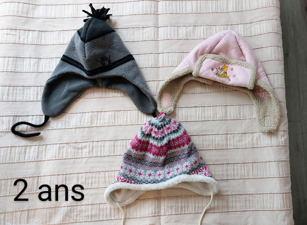 Lot 3 bonnets hiver Taille 2 ans, Enfants & Bébés, Vêtements de bébé | Bonnets, Écharpes & Moufles, Enlèvement ou Envoi