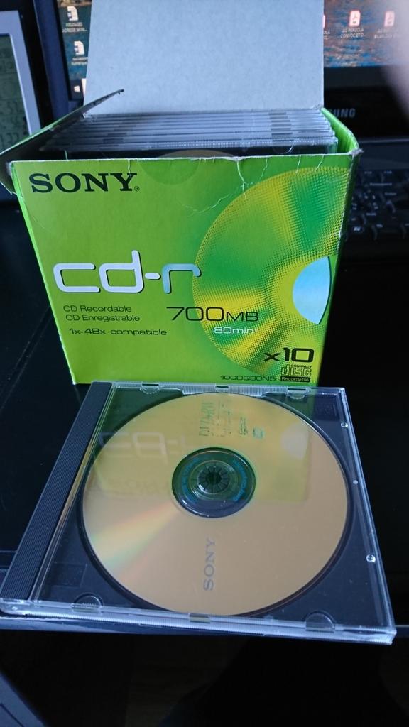 Douze  Sony CD-R 80 Min, 700 MB formatés, Informatique & Logiciels, Disques enregistrables, Enlèvement ou Envoi, Réinscriptible