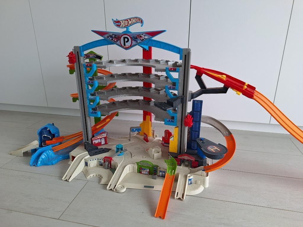 Garage géant pour voitures Hot Wheels, Kinderen en Baby's, Speelgoed | Racebanen, Zo goed als nieuw, Onderdelen, Overige aandrijving