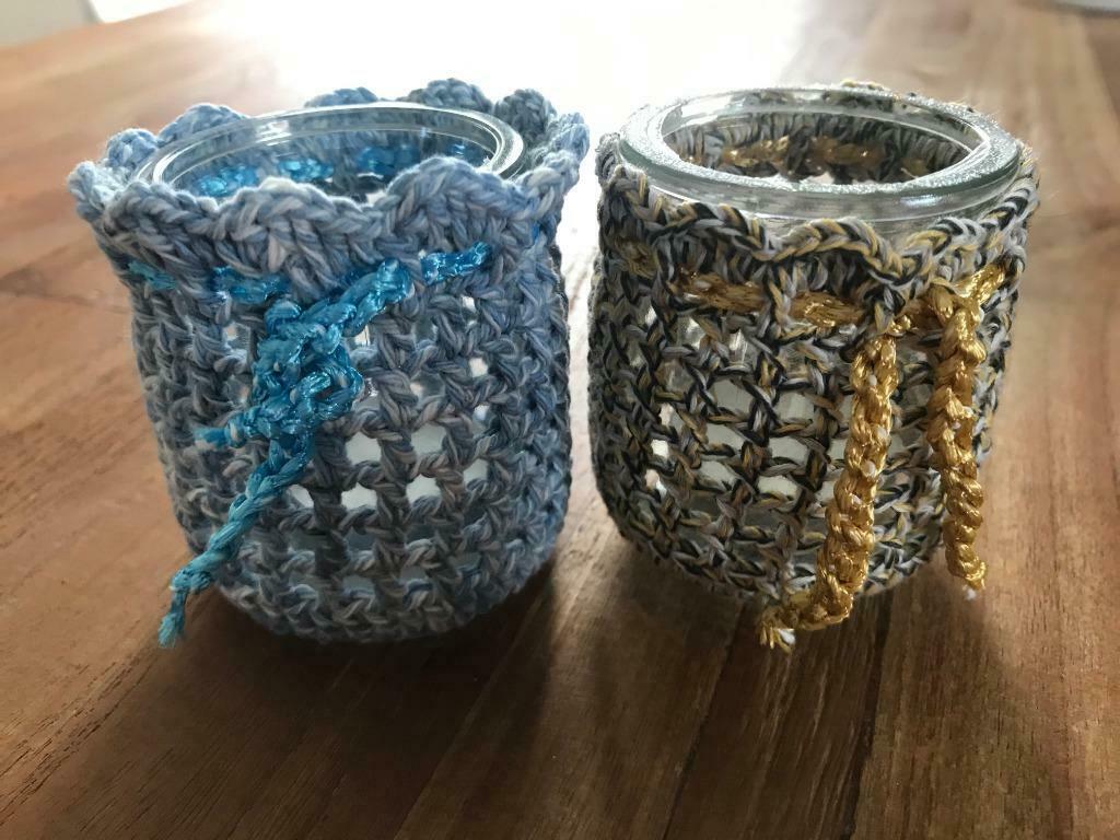 2 theelichthouders met gehaakt jasje, Overige materialen, Blauw, Ophalen of Verzenden, Zo goed als nieuw