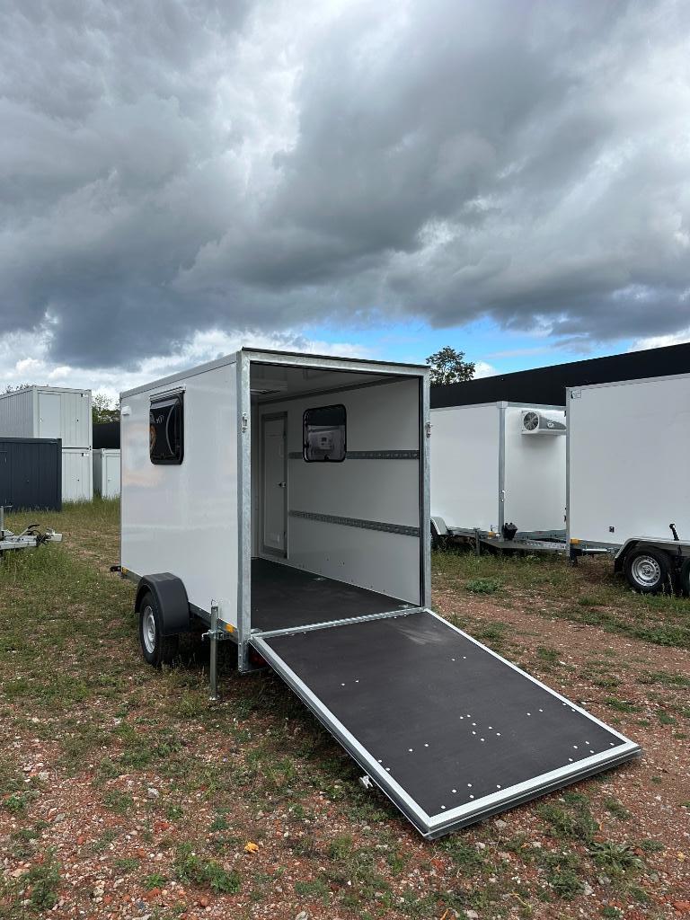 Gesloten aanhangwagen met laadklep / mini camper NIEUW STOCK, Ophalen, Nieuw