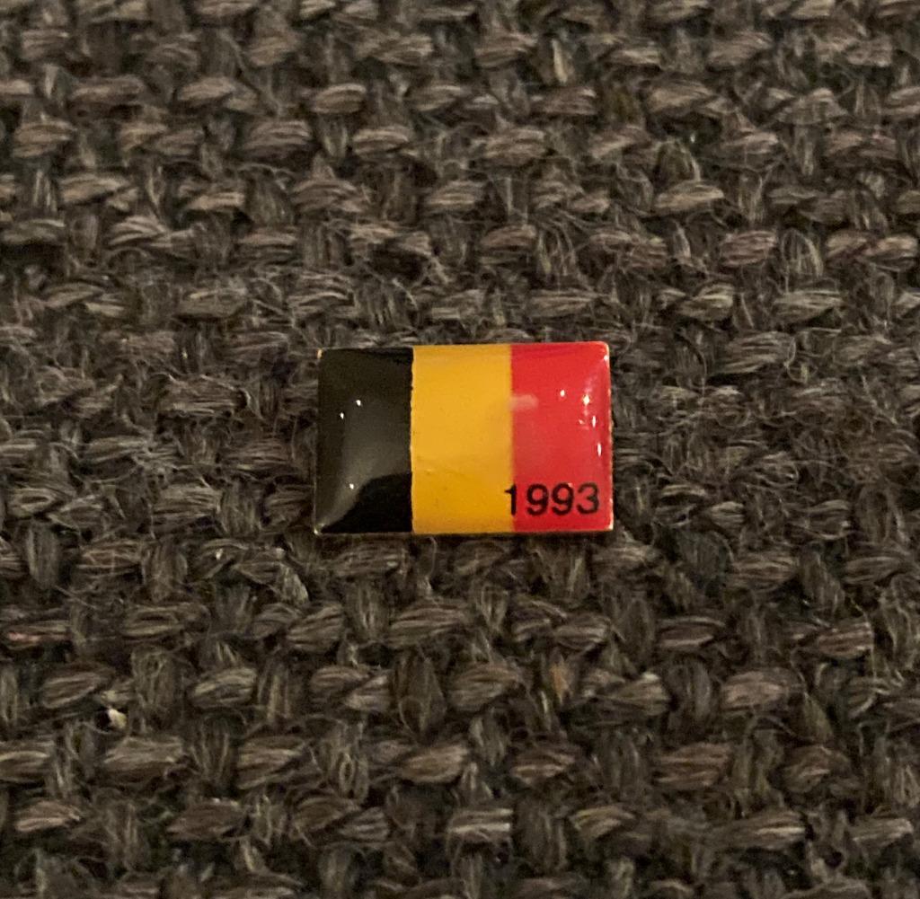 PIN - BELGIË - BELGIQUE - 1993, Envoi, Utilisé, Ville ou Campagne, Insigne ou Pin's