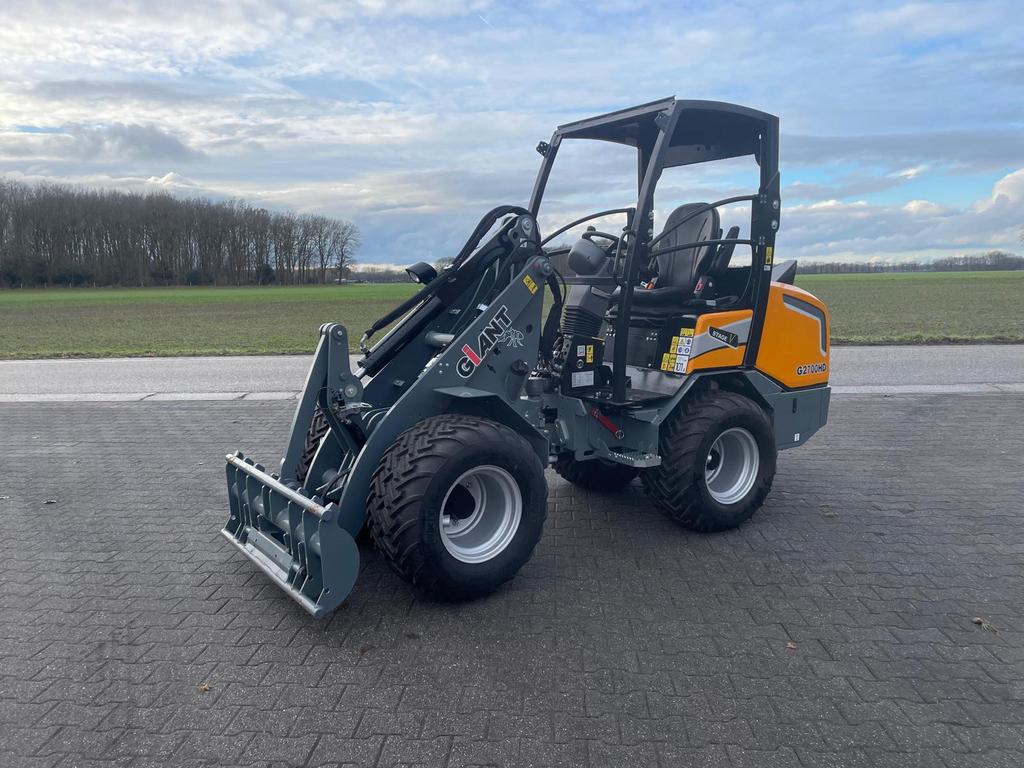 Giant G2700HD mini shovel loader, Articles professionnels, Machines & Construction | Grues & Excavatrices, Enlèvement