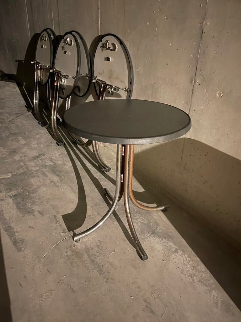 Tables robustes, Enlèvement, Utilisé