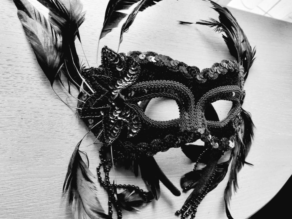 Masque de Venise, Envoi, Neuf