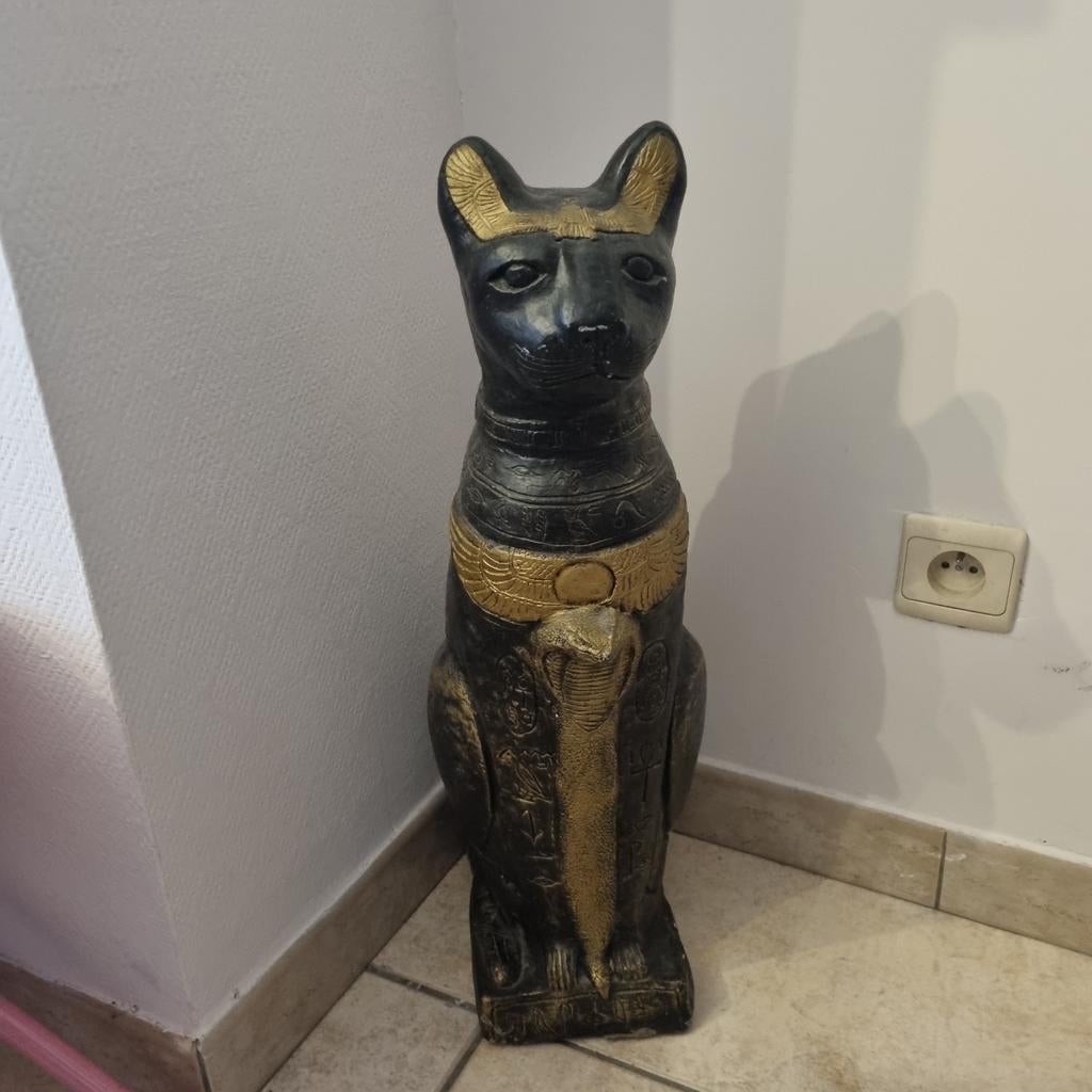 Chat noir et doré