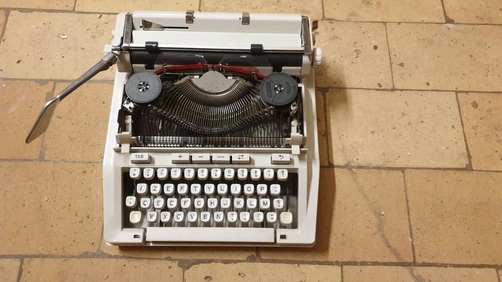 Hermes mechanische schrijfmachine, Ophalen of Verzenden, Gebruikt