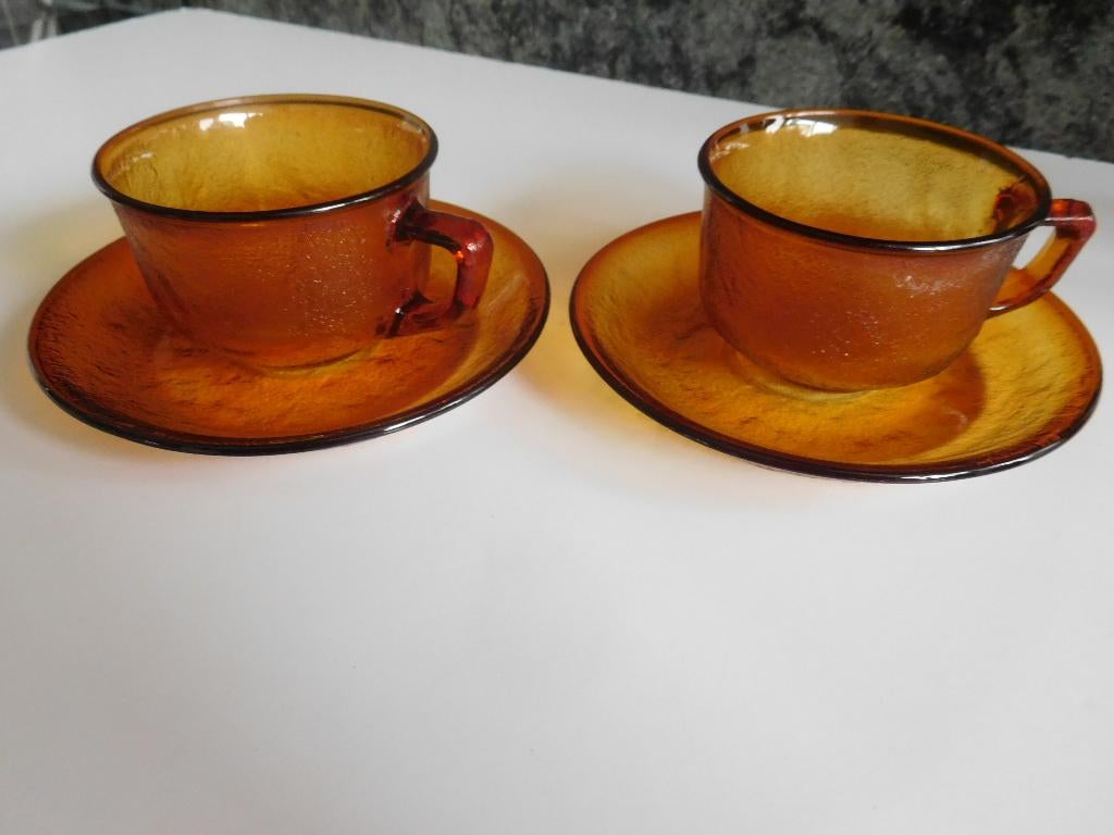 2 tasses et sous tasses NESTLE, Enlèvement ou Envoi, Comme neuf, Verre