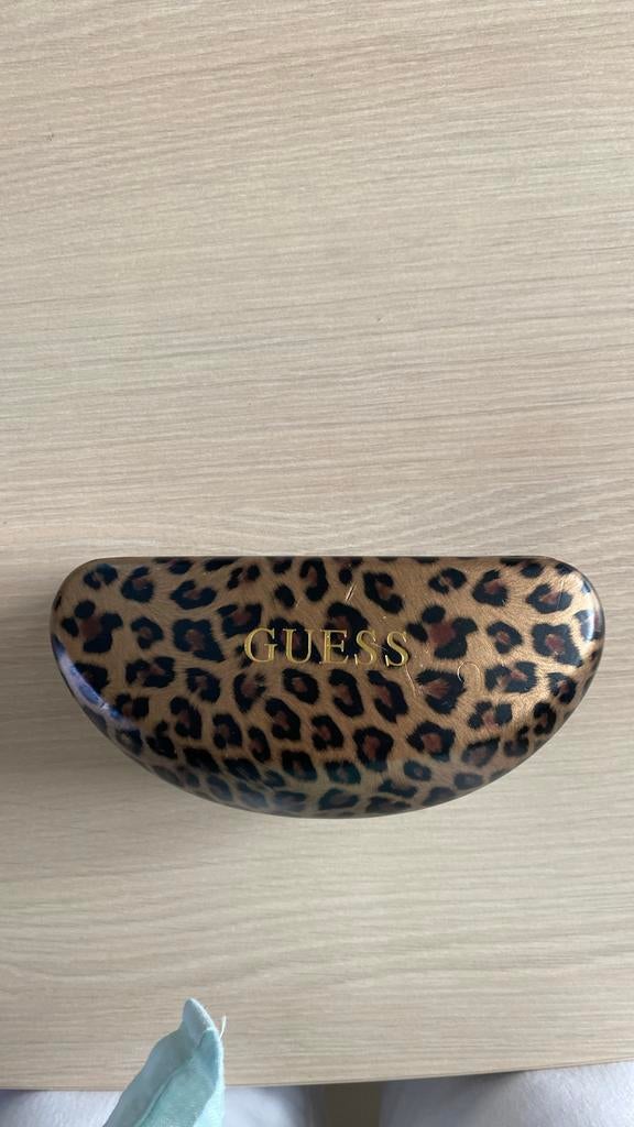 Brillendoos guess, Ophalen