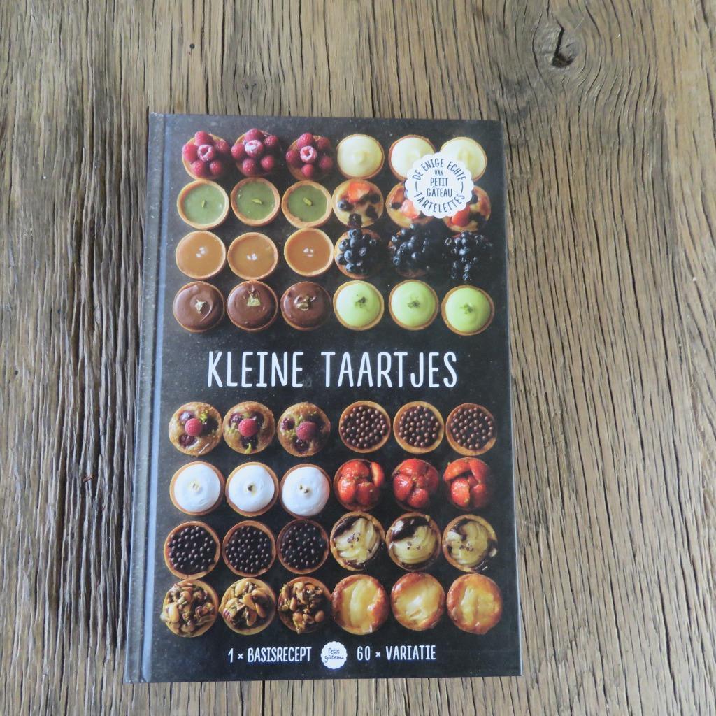 Kleine taartjes van Petit Gateau  Meike Schaling, Enlèvement ou Envoi