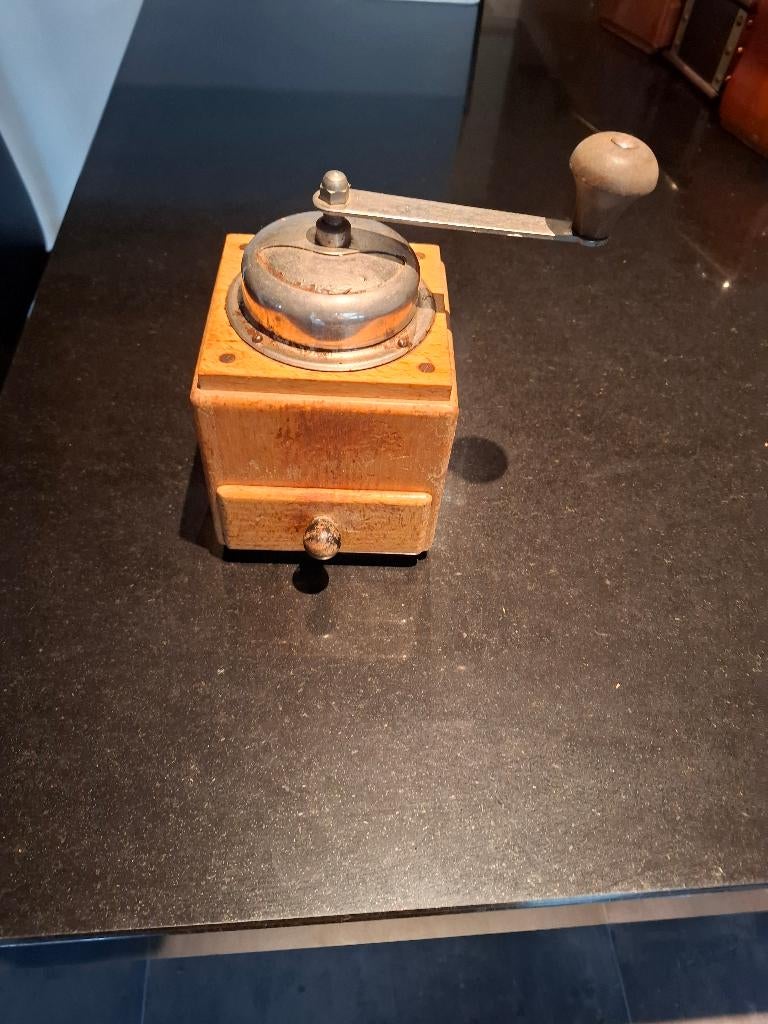 Oude koffiemolen, Ophalen