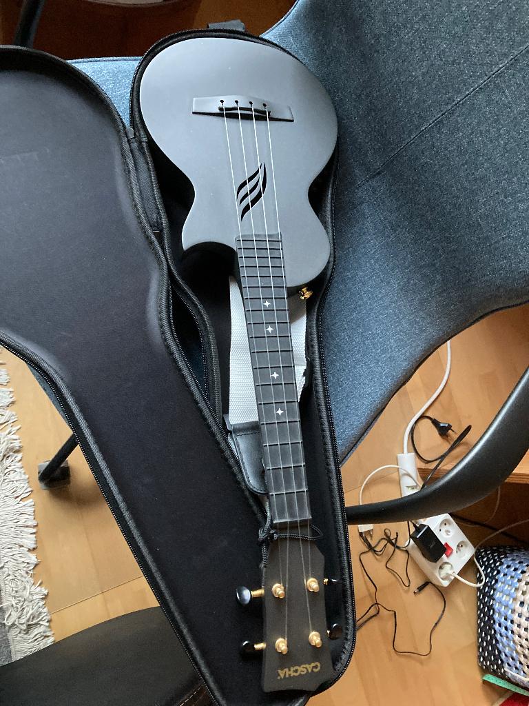 Ukulele electo acoustique, Musique & Instruments, Instruments | Accessoires, Enlèvement, Comme neuf, Autres instruments