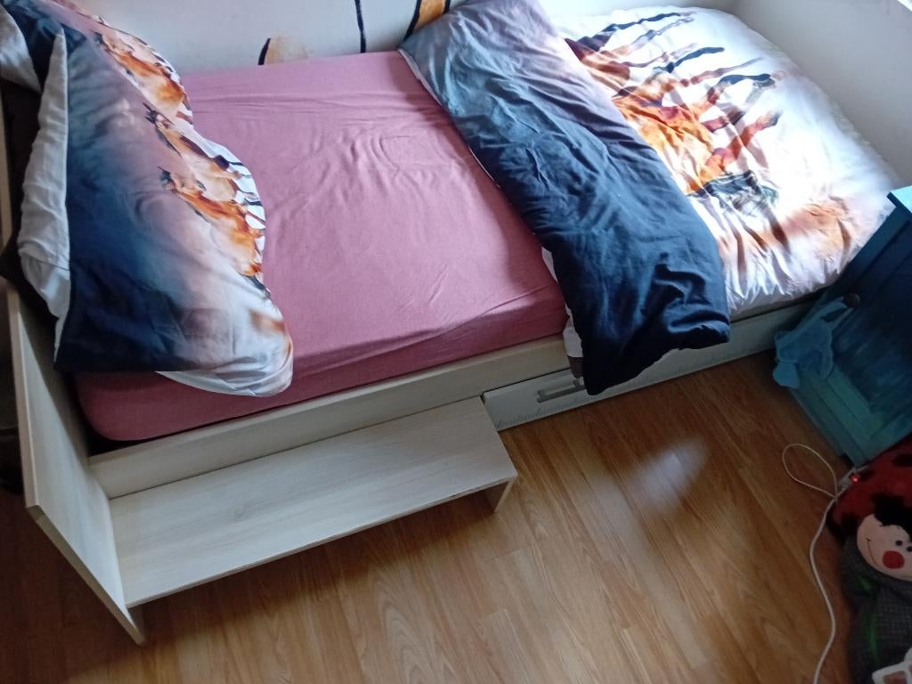 Eenpersoonsbed met matras, Huis en Inrichting, Slaapkamer | Bedden, Ophalen, 90 cm, Eenpersoons, Beige
