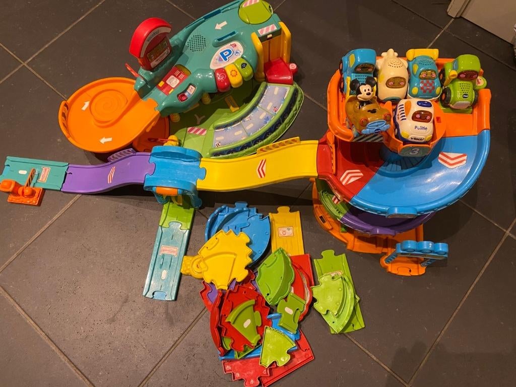 Vtech Toet Toet - Vtech tut tut +garage+parkeertoren 6auto's, Ophalen of Verzenden, Gebruikt