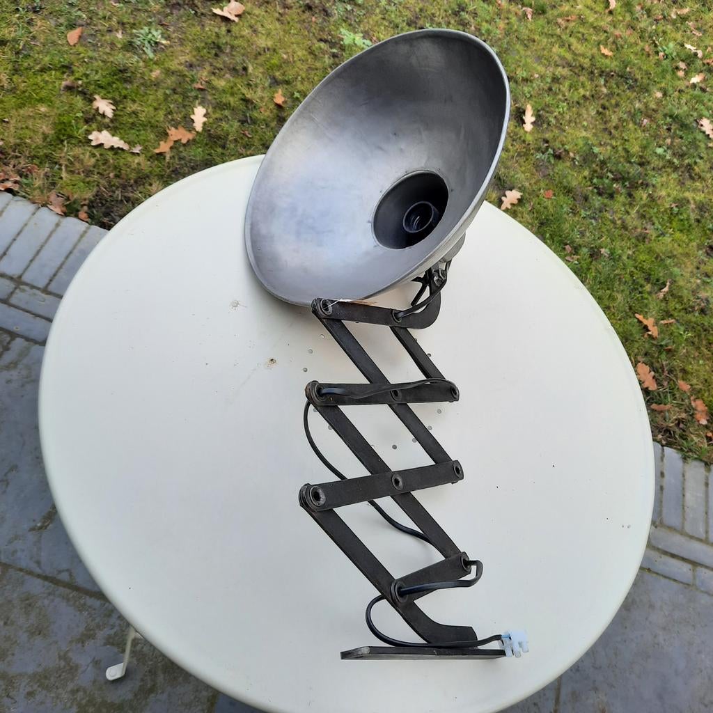 Uittrekbare industriële muurlamp, Ophalen