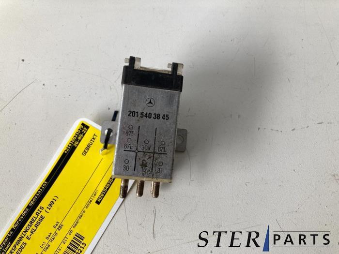 Capteur survoltage d'un Mercedes E-Klasse, Autos : Pièces & Accessoires, Électronique & Câbles, Mercedes-Benz, Utilisé, 3 mois de garantie
