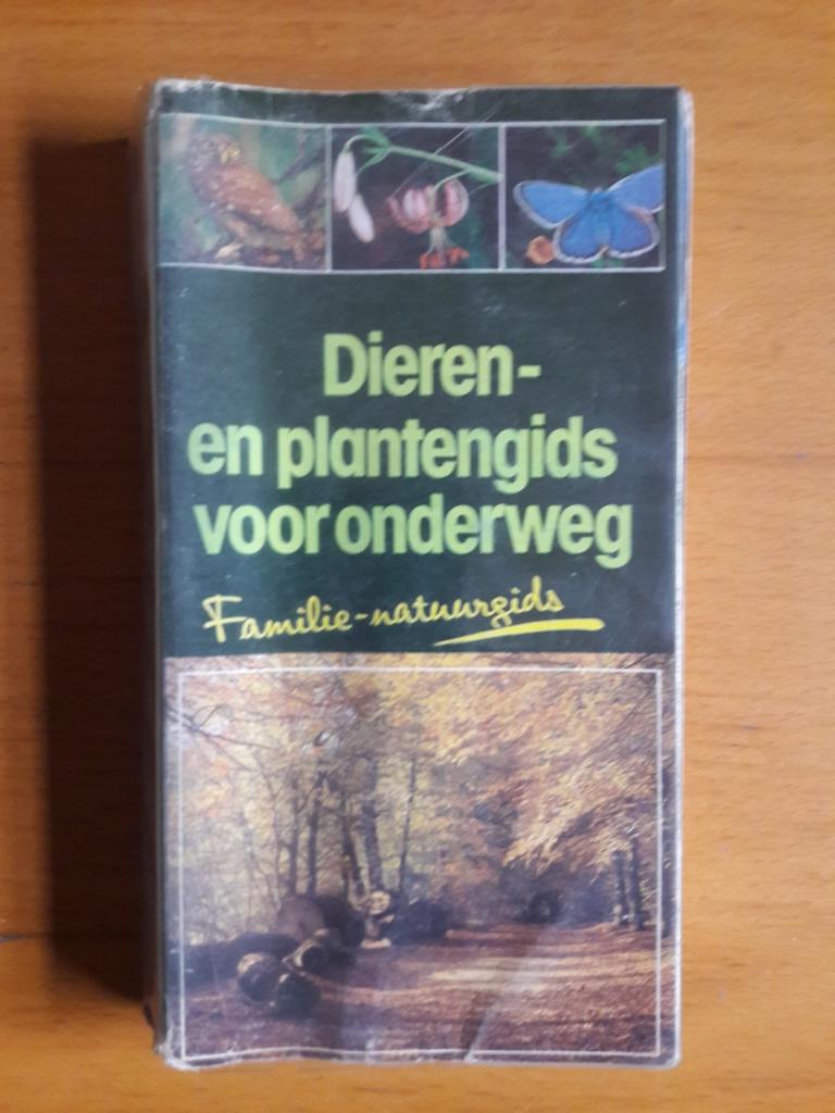 Dieren - en plantengids voor onderweg, Boeken, Ophalen of Verzenden, Gelezen
