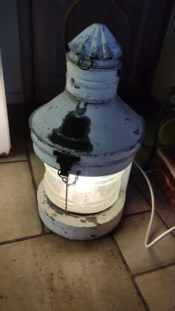 Oude scheepslamp ,omgebouwd met verlichting, Ophalen