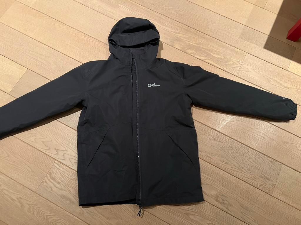 Zwarte winter en regenjas Jack Wolfskin, Ophalen of Verzenden, Zo goed als nieuw, Jongen, Jas