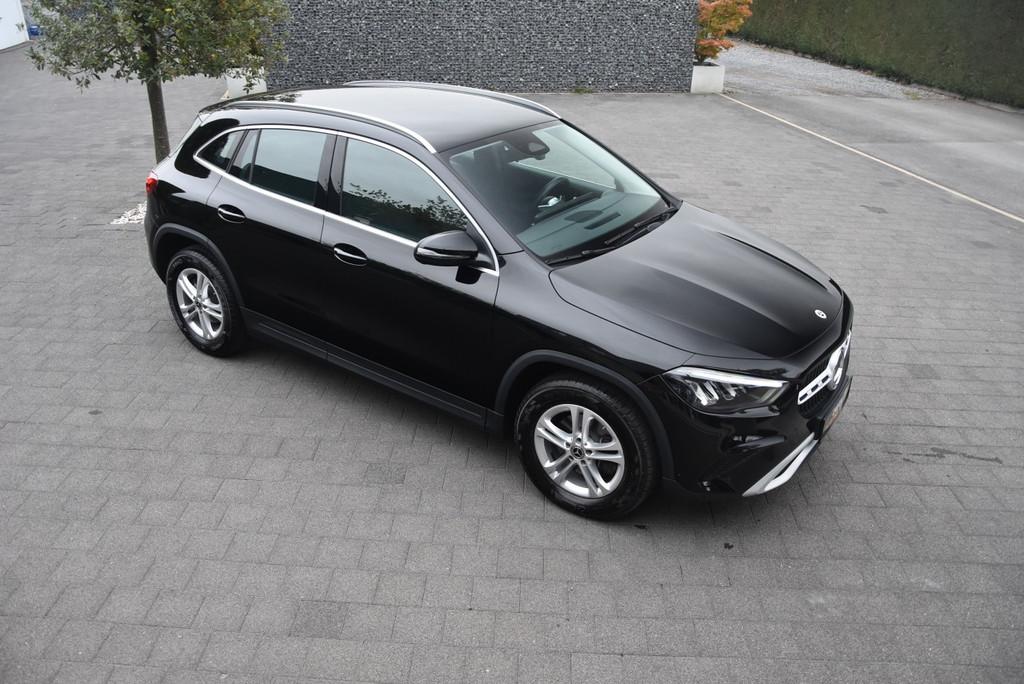 Mercedes-Benz GLA 180 1.3 i 150 Autom. Led/Cam/CarPlay/Dab+, Auto's, Mercedes-Benz, Gebruikt, 4 cilinders, Zwart, Bedrijf