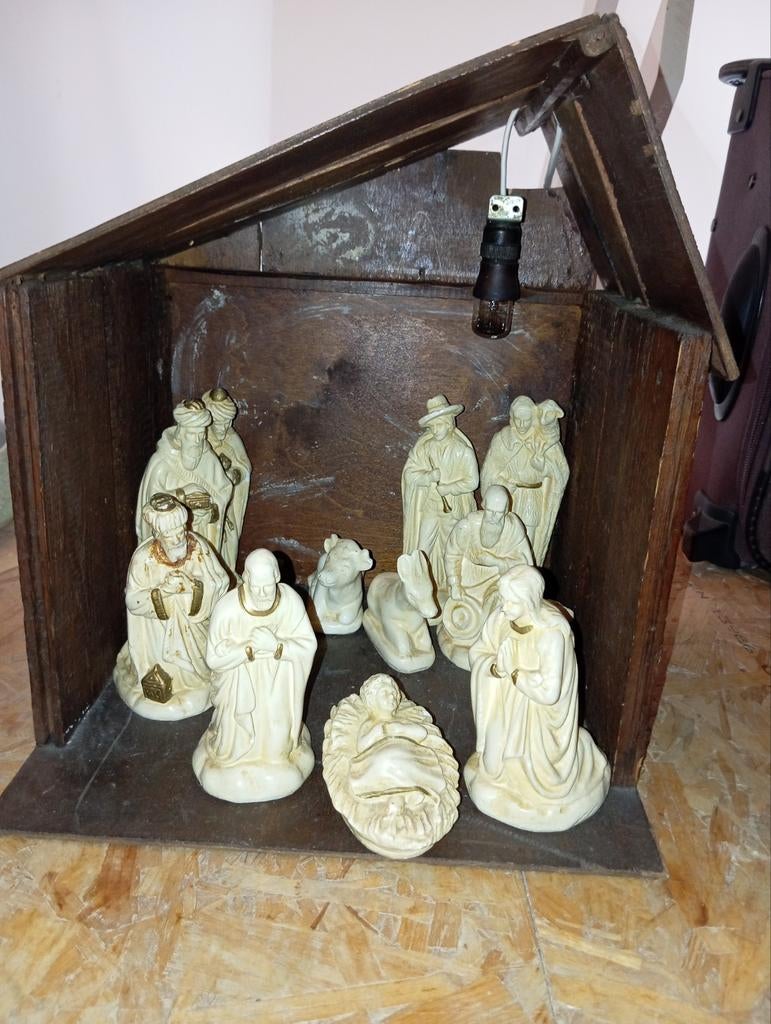 Verlichte kerststal met figuren, Ophalen, Gebruikt