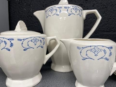 antiek servies in delfs blauw, Enlèvement