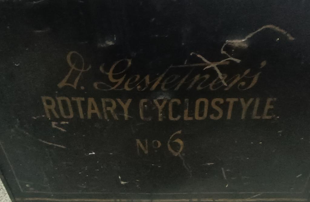 Antieke stencilmachine, Enlèvement, Utilisé