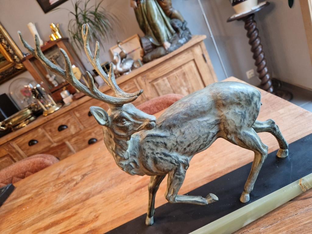 Bronzen hert op art deco marmeren voet, Antiek en Kunst, Ophalen of Verzenden