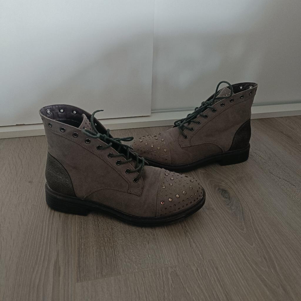 Bottines in nieuwstaat - Maat 41, Kleding | Dames, Schoenen met lage hakken, Ophalen of Verzenden, Zo goed als nieuw, Grijs