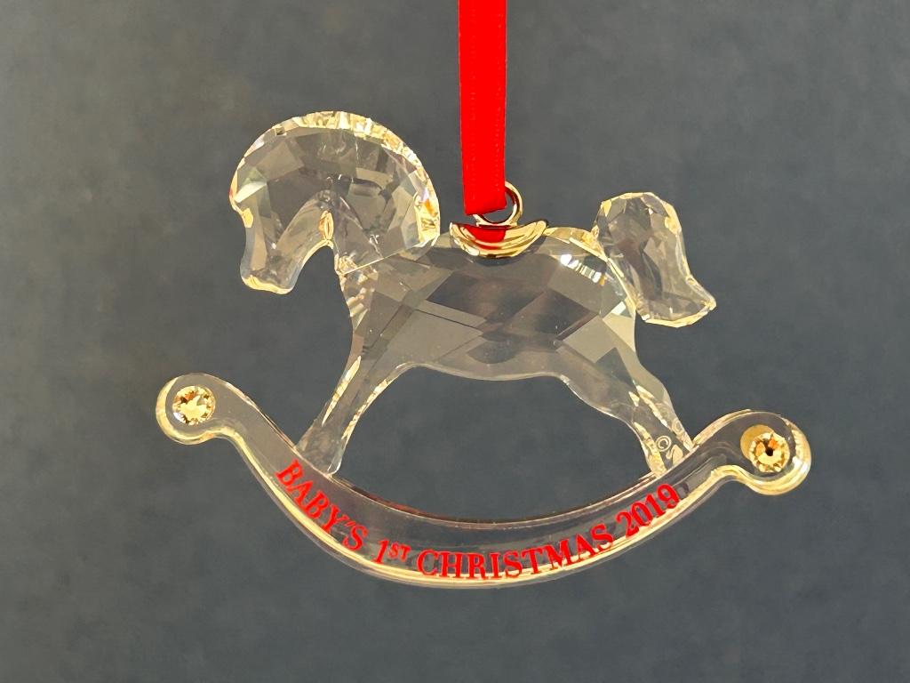 Swarovski Baby's Eerste Kerst Ornament Limited Ed. 2019, Verzamelen, Swarovski, Ophalen of Verzenden, Nieuw, Figuurtje