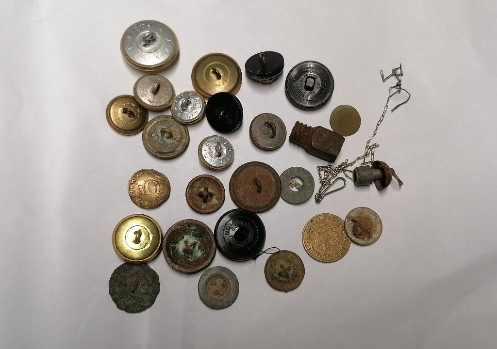WW1 WW2 Indochinese antieke militaire knopen, Verzenden
