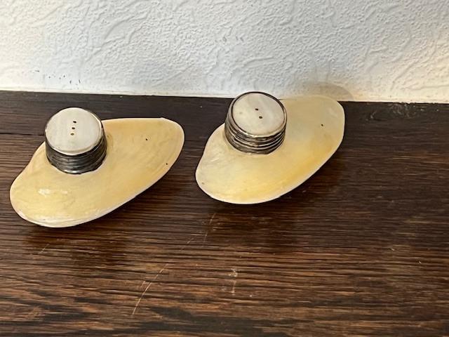 Oud peper en zout stel in schelp - parelmoer, Antiek en Kunst, Ophalen