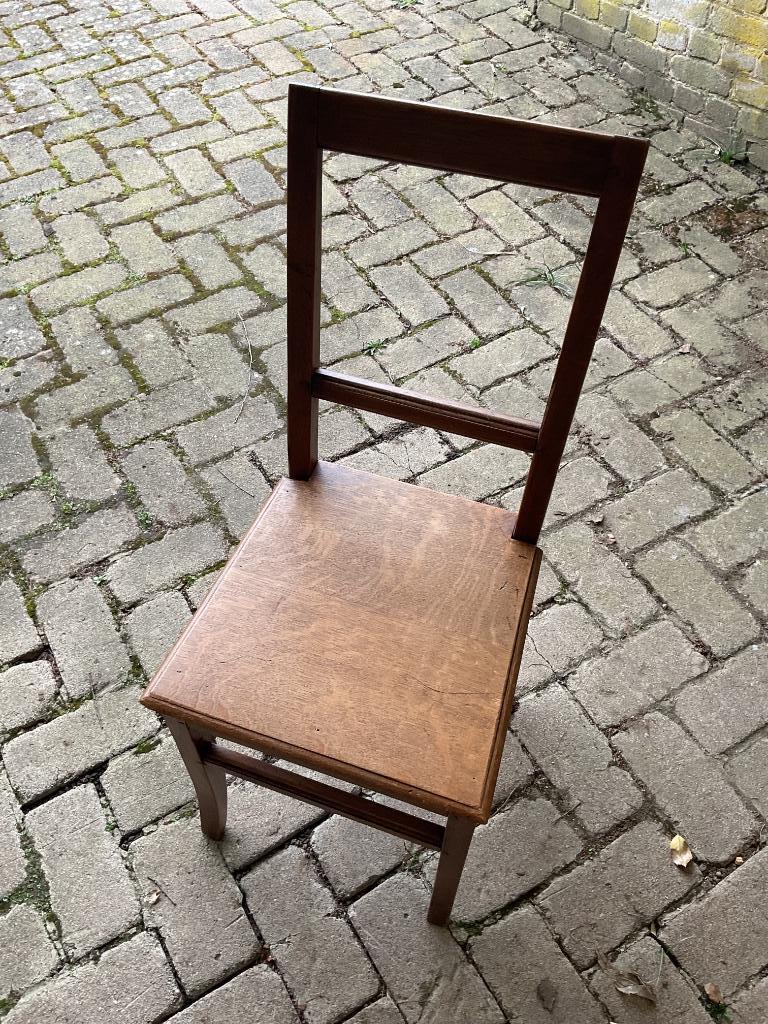 Ancienne chaise en bois, Enlèvement
