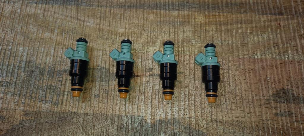 Nieuwe set van 4x injectoren Volvo 240, 244, 245, 740, 940,, Ophalen of Verzenden