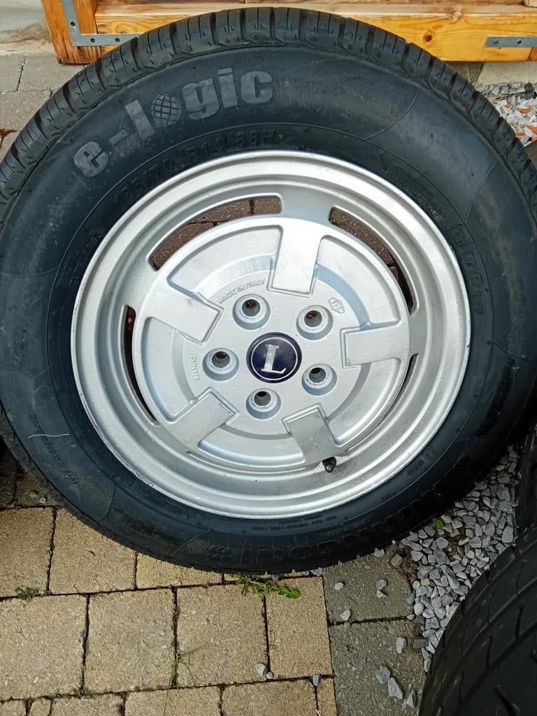 Jantes pneus Oldtimer Lancia Gama, Auto-onderdelen, Banden en Velgen, Ophalen, Band(en)