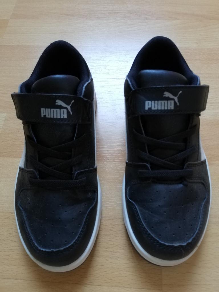 Chaussures de sport noires baskets Puma pointure 33, Enlèvement ou Envoi, Comme neuf, Chaussures de sport