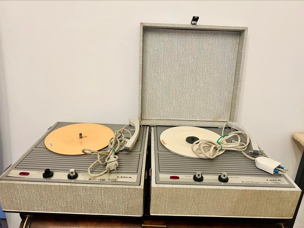 2x VINTAGE DRAAGBARE PLATENSPELER LESA ZODYNA 1960 Italië, Audio, Tv en Foto, Platenspelers, Overige merken, Gebruikt, Automatisch