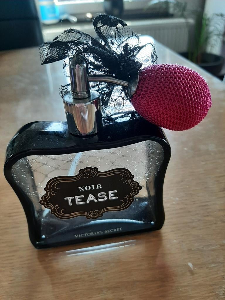 Victoria’s Secret Noir Tease parfumfles, Ophalen of Verzenden, Parfumfles, Gevuld