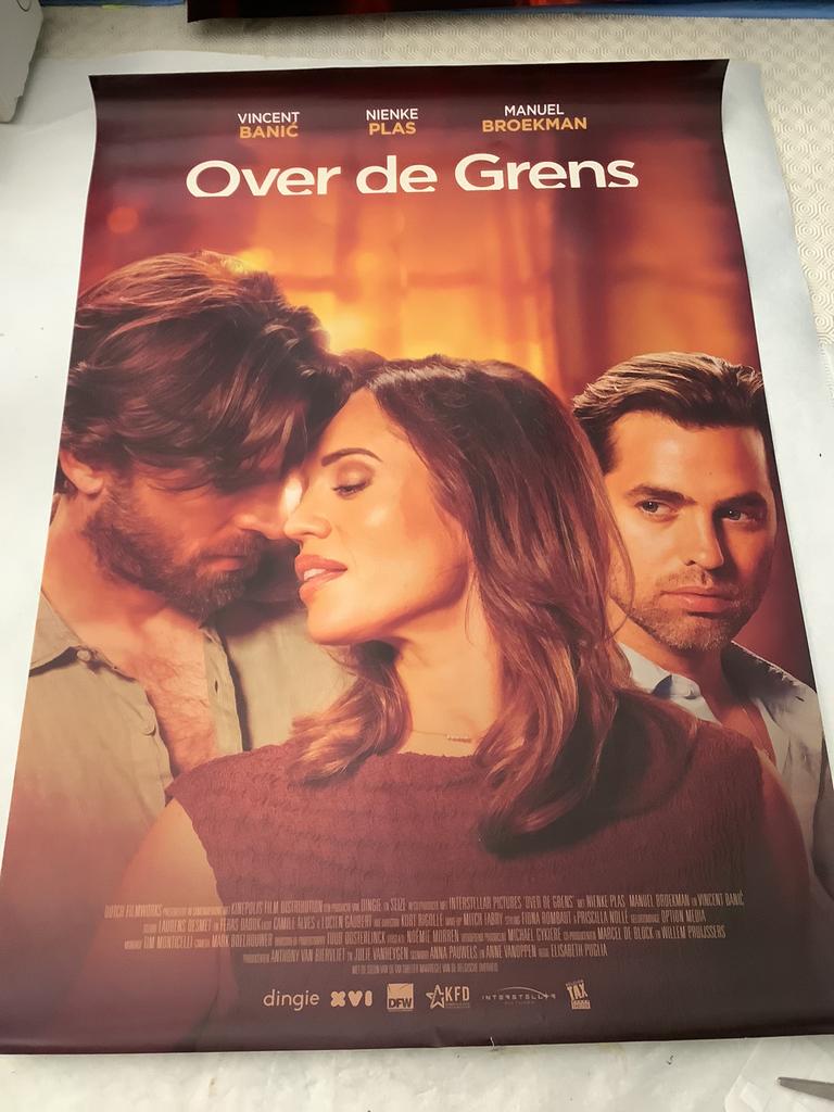 OVER DE GRENS   FILMPOSTER   70-100 cm, Enlèvement ou Envoi