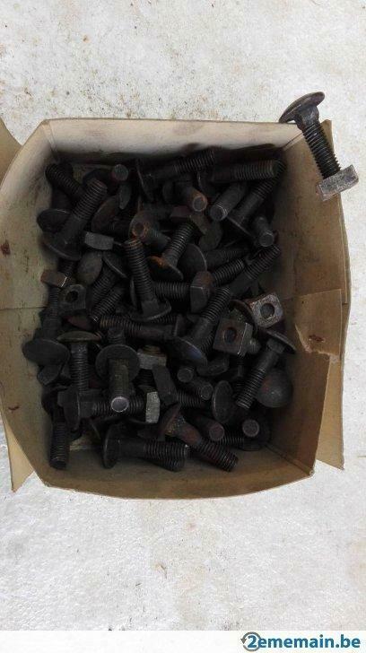 74 boulons Tête Ronde Collet Carré Ø 10x40 mm avec écrous, Neuf